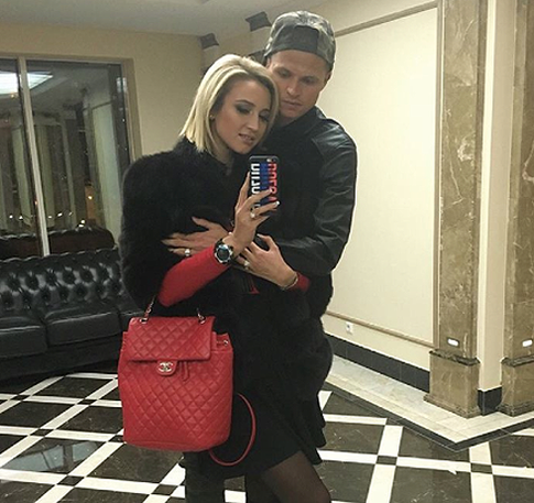 Фанаты переживают, что Бузовой не на что будет купить туфли