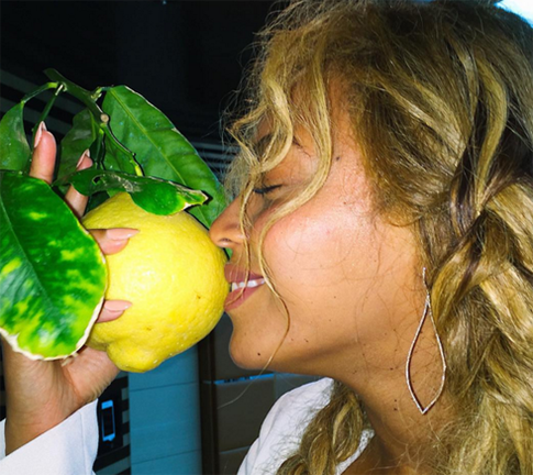 Еда — беда! Самые нелепые и опасные диеты звезд