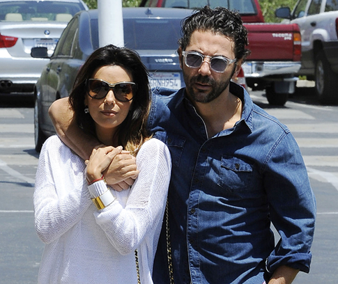 Ева Лонгория вышла замуж и сменила фамилию