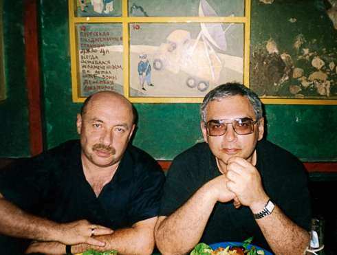 С Александром Бородянским Шахназаров написал сценарий к фильму «Мы из джаза», который сделал их знаменитыми