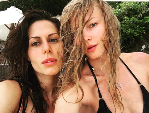 Светлана Ходченкова выложила фото в бикини и без макияжа