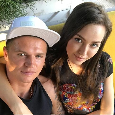 Костенко похвалилась подарком Тарасова