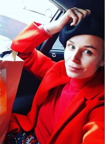 Гагарина засняла процесс создания «лысой головы»