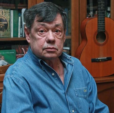 Онкобольного Караченцова перевели из реанимации