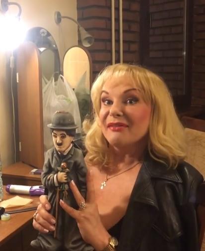 Вдову Евстигнеева госпитализировали с травмой головы