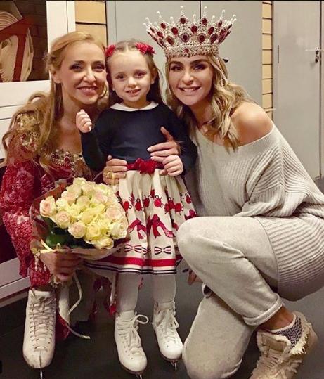 «Будущая чемпионка»: дочь Навки впервые вышла на лед