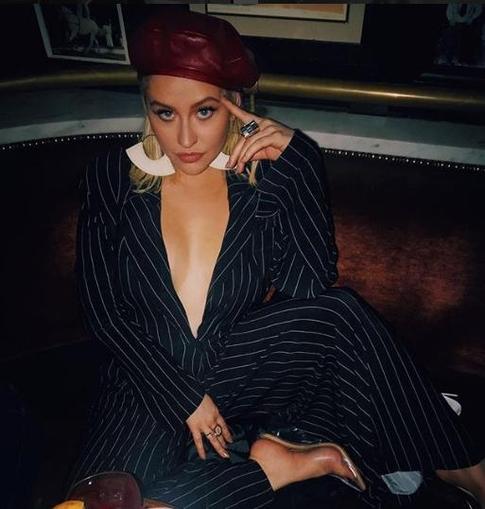 Кристина Агилера подалась в уличные музыканты