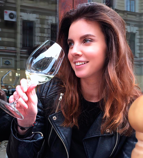 Истина в вине: как правильно выбрать, с чем сочетать и почему шампанское пьют утром