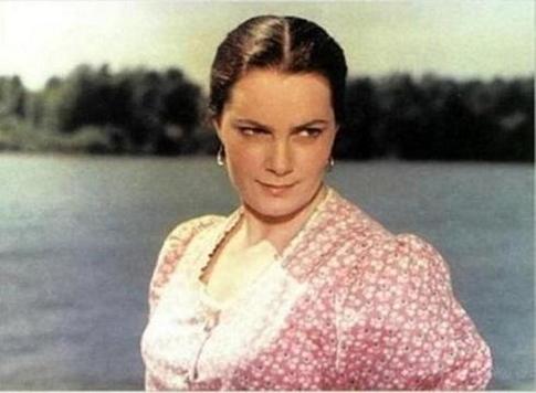 Родственники не подзывали Элину Быстрицкую к телефону