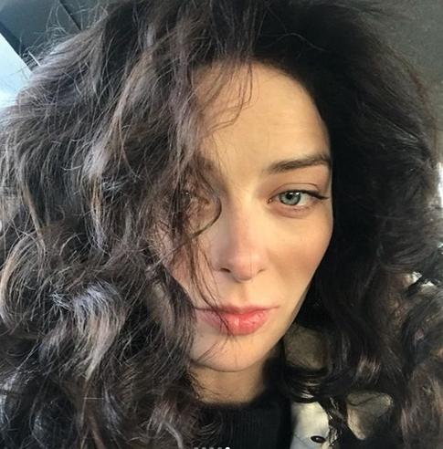 Марина Александрова порадовала весенним фото без макияжа