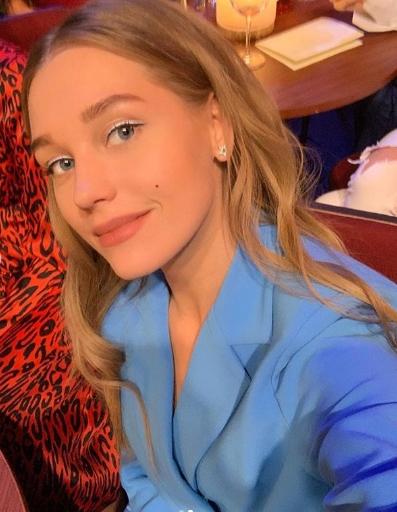 Асмус представила подписчикам свою первую «кинодочь»