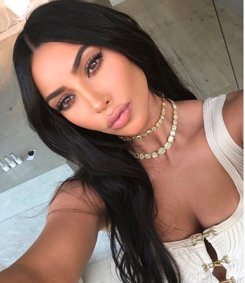 Ким Кардашьян опубликовала первое фото новорожденного сына