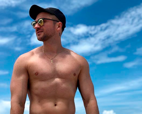 Сергей Лазарев показал, как отдыхает с сыном