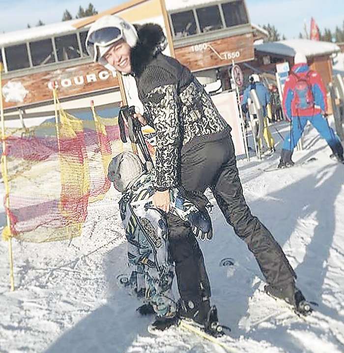 Сыновья Олеси Судзиловской растут спортивными мальчиками. Младший Майк уже катается на горных лыжах (на фото), старший Артем играет в хоккей