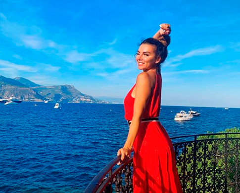 Анна Седокова отправилась на море