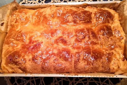 Творожный пирог с яблоками, фаршированными черносливом, курагой и орехами