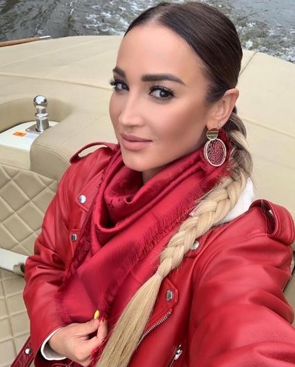 Мать оправдалась за оскандалившуюся с «блокадой» Бузову