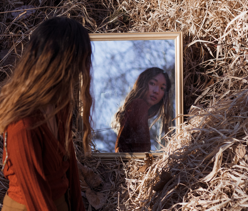 Приземленные личности: сено, мох и земля как главные ноты в парфюмерии