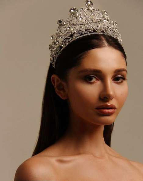 Модель, победительница конкурса «Миссис Российская красавица» Анастасия Базарова