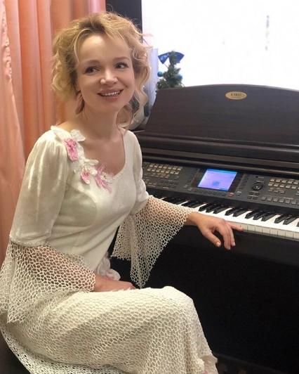 Московский бизнесмен требует от Цымбалюк-Романовской два миллиона рублей