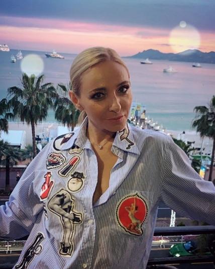 Навка показала подписчикам свою моложавую маму