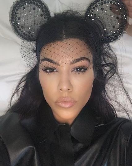 Кортни Кардашьян объяснила свою любовь к откровенным фото