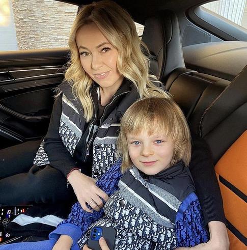 Сын Яны Рудковской получил травму во время плавания в океане