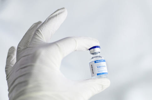 «До года лишения свободы»: чем грозит покупка поддельного сертификата о вакцинации