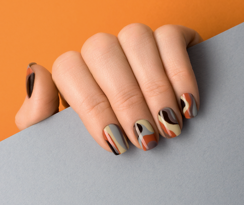 Чувствую руками: правильный уход и трендовый маникюр в осенний период