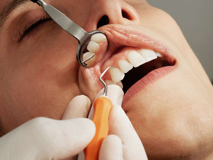 посещайте стоматолога как минимум раз в год