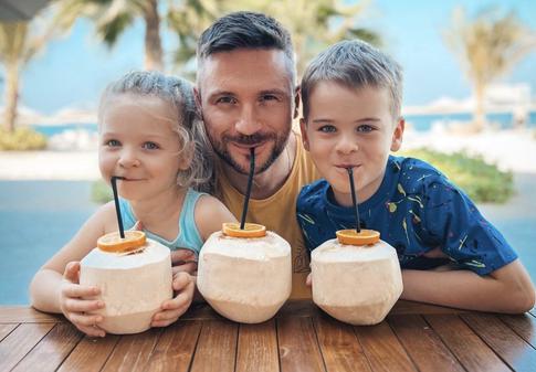 Лазарев заснял видео, как его дочь ведет себя с другими детьми