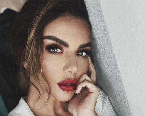 Седокова похвасталась огромной грудью после занятий спортом