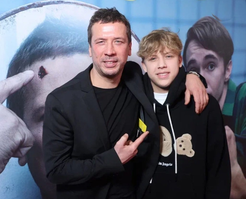 Кадры недели: Мерзликин вывел в свет повзрослевшего сына, а Ходченкова показала обнаженную спину