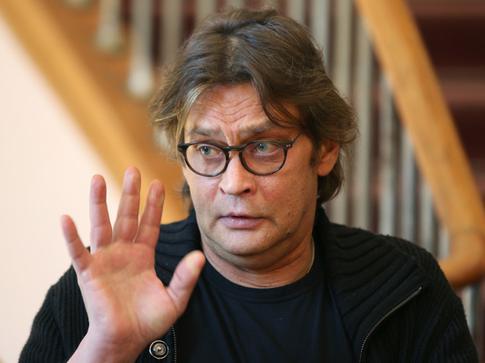 Домогаров расстался с молодой избранницей: «Он тратит время на отдых с новыми пассиями»