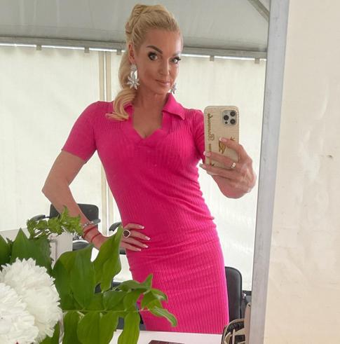 В Сети раскритиковали танец Волочковой в коротком платье