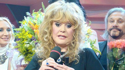 Перед отъездом из России Пугачева перенесла могилы родных подальше от посторонних глаз