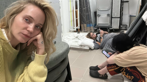 Глюкоза вместе с дочками и мужем прячутся в Израиле в бомбоубежище