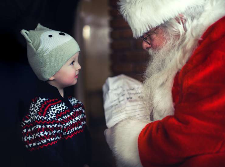Зачем Дед Мороз дарит подарки