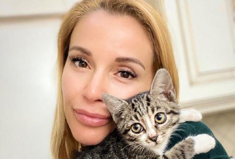 «Тяжеловато»: 45-летняя Орлова рассказала о плохом самочувствии после родов