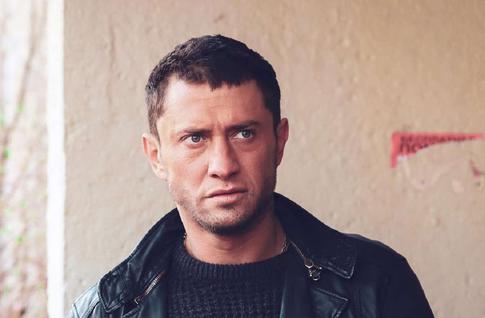 Прилучный показал, как перерезал пуповину, Киркоров в обтягивающем леопардовом отметил 56-летие