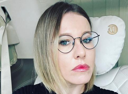 На фоне слухов о беременности Собчак показала плоский живот