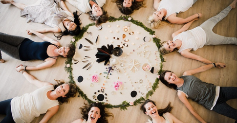 Девичник: почему его важно устраивать в любом возрасте, что дает женский круг