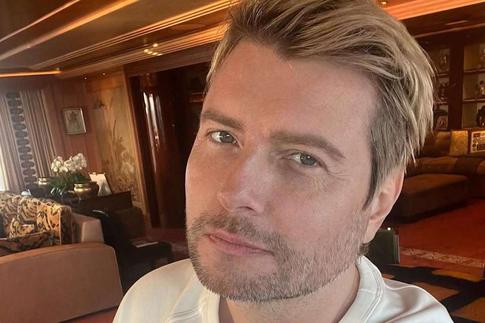 Экс-невеста Николая Баскова напомнила о себе пикантным постельным фото