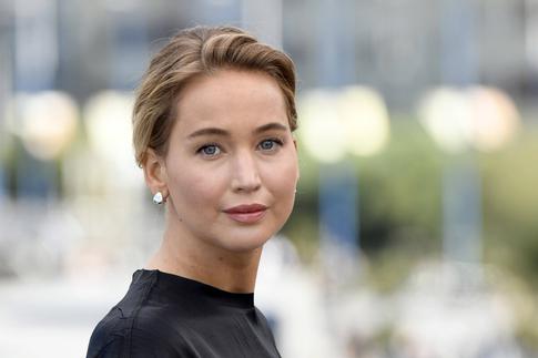 Дженнифер Лоуренс рассказала об унизительных съемках с Робертом Паттинсоном