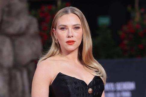 «Стало лучше»: в Сети обсуждают внешний вид похудевшей Скарлетт Йоханссон