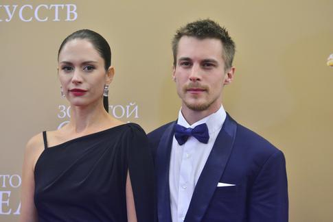 Был краток, но красноречив: Янковский публично сделал комплимент супруге