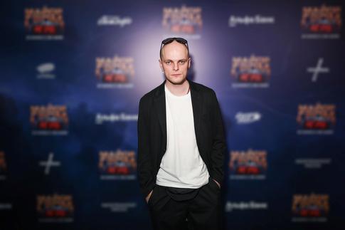 «Вся модная сфера — это суррогат»: актер Мизев — о работе с Наоми Кэмпбелл и известными кутюрье