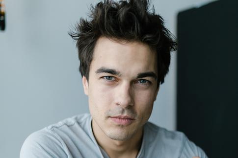 Константин Белошапка — о своей избраннице: «170, голубые глаза»