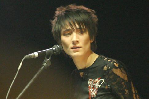 Земфира* продала Mercedes-Benz за 3,5 млн рублей