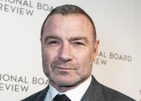 Звезда франшизы «Крик» Лив Шрайбер был госпитализирован с головной болью